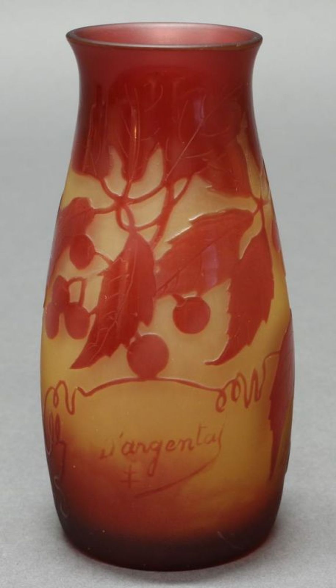 Vase, Paul Nicolas, Nancy, um 1920, Glas, roter Überfangdekor mit Beeren und Blättern auf mattem - Image 2 of 4