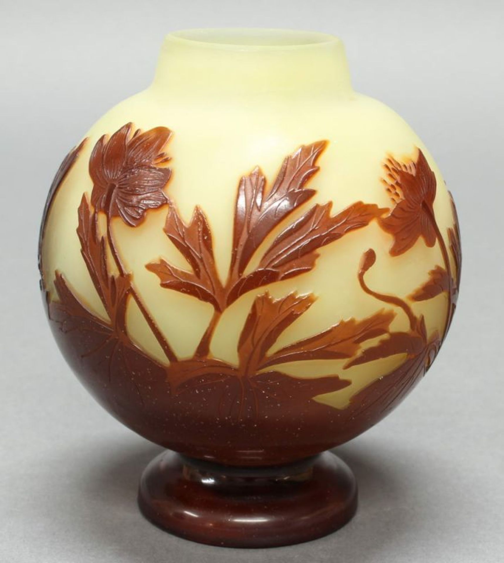 Vase, Emile Gallé, 1906-1914, Glas, brauner Überfangdekor mit wilde Anemonen, matt-gelblicher