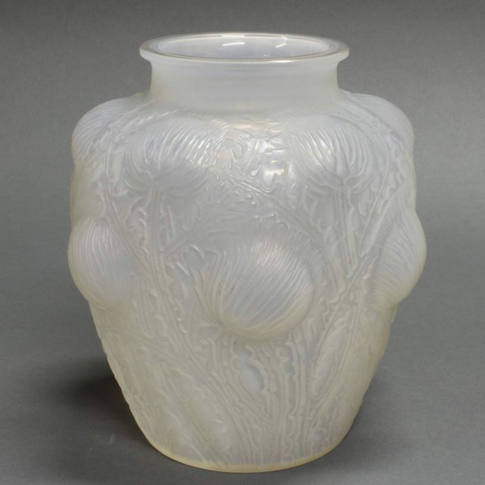 Vase, "Domrémy", René Lalique, 1930er Jahre, Opalglas, umlaufendes Distelrelief, am Boden signiert