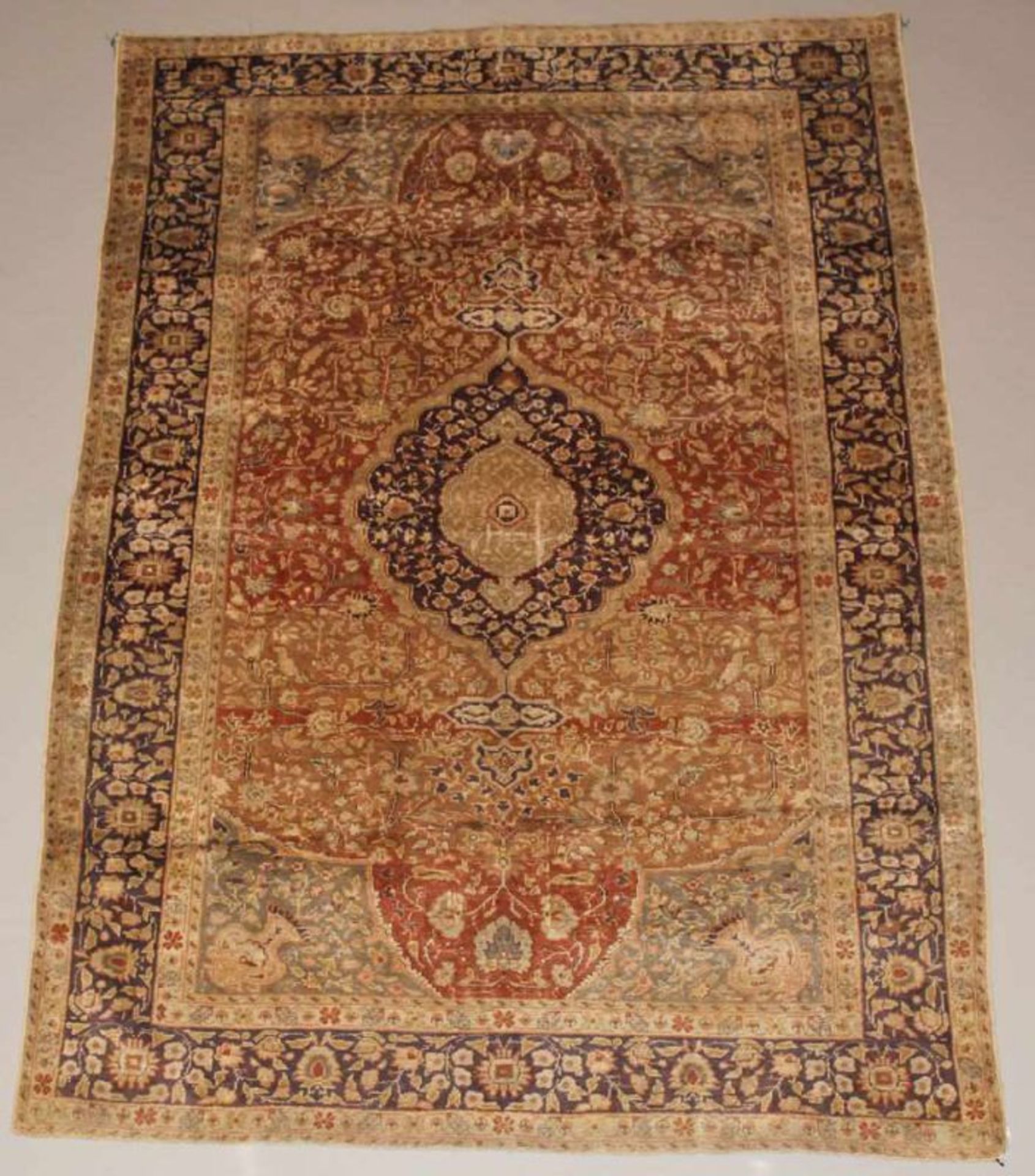 Türkei, Seide, alt, ca. 1.73 x 1.22 m 20.00 % buyer's premium on the hammer price 19.00 % VAT on