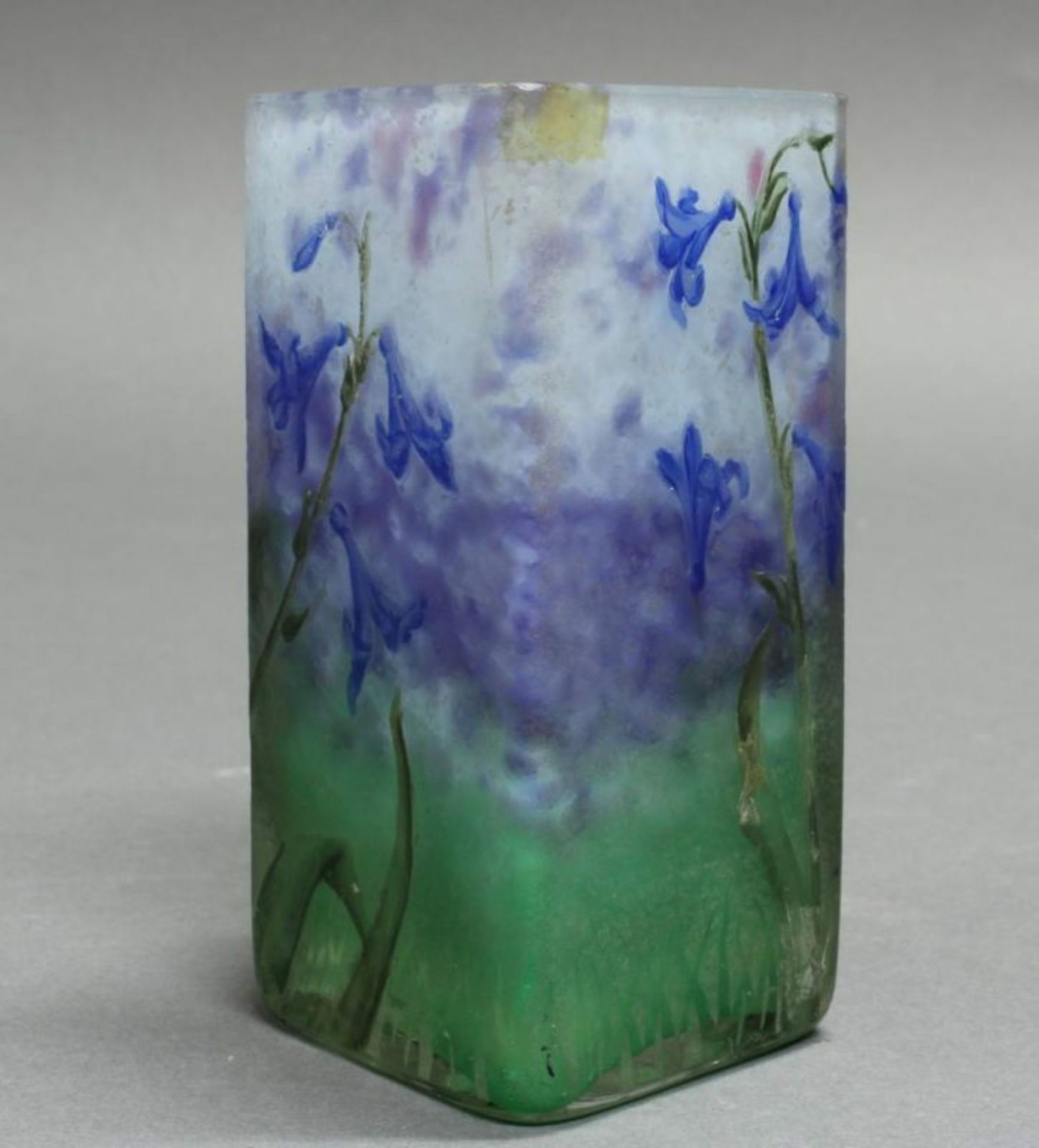 Vase, Daum, um 1910, Glas, Überfangdekor mit Schmucklilien auf weiß-blau-grünem Fond, Rautenform, am - Image 2 of 6