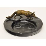 Visitenkartenschale, Marmor mit Bronzeskulptur eines Fuchses, um 1920, Dm. 33,5 cm, 391/146/04