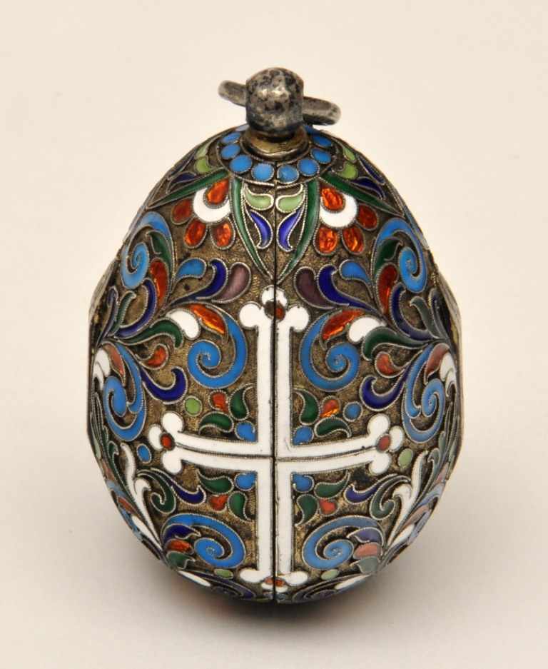 Fabergé - Ei, um 1900, Silber 84, im Innerem gemalte Darstellung eines Schutzengels, punziert 84 und