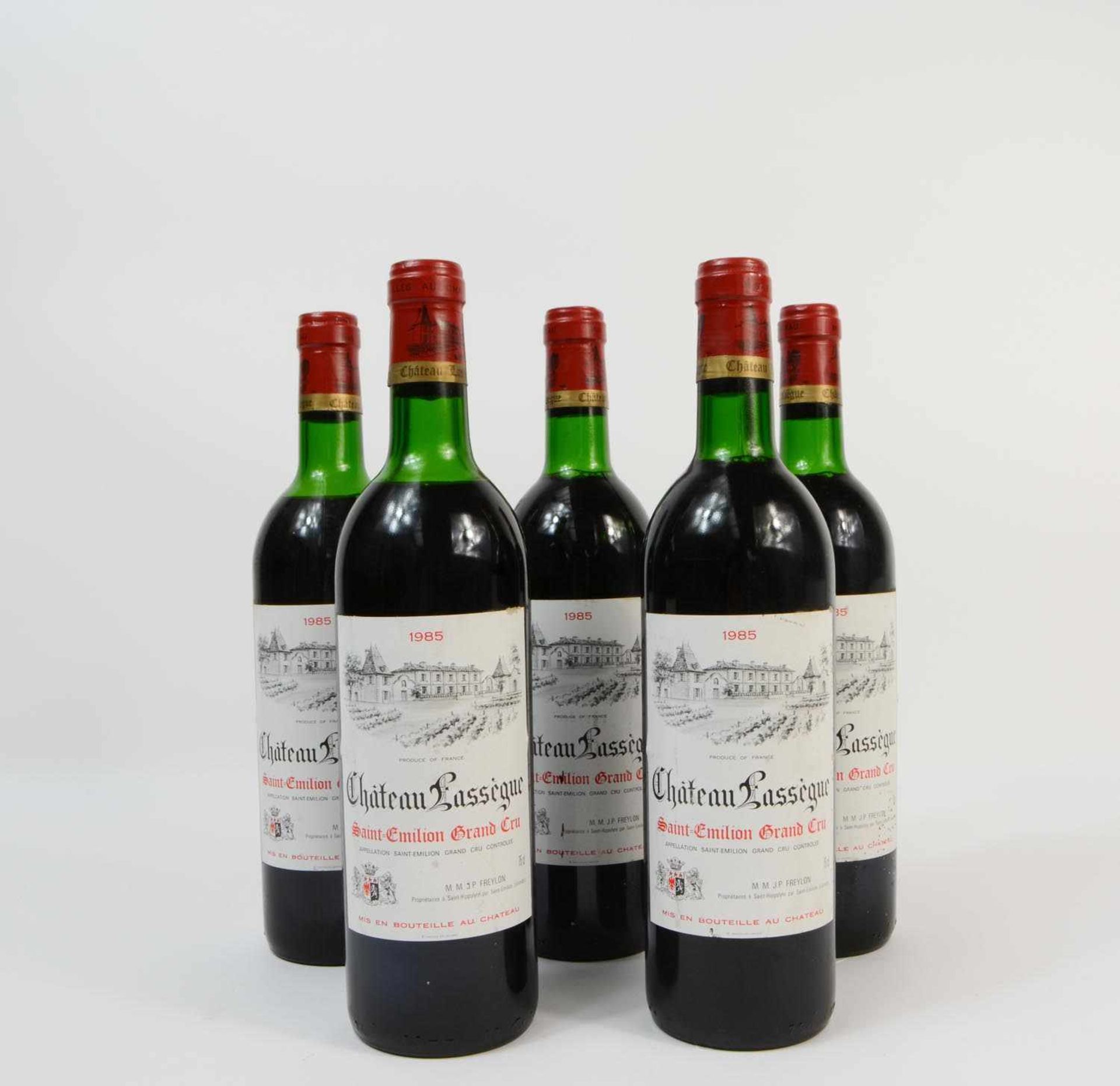 5 Flaschen Château Lassègue 1985Saint-Émilion Grand Cru, 0,75 l, Füllstand top-shoulder und upper-