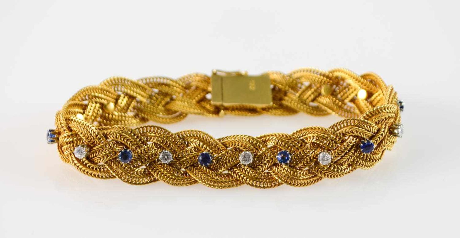 Damenarmband750 Gelbgold, aus 2 Strängen geflochtenes Armband besetzt mit 8 Saphiren und 7