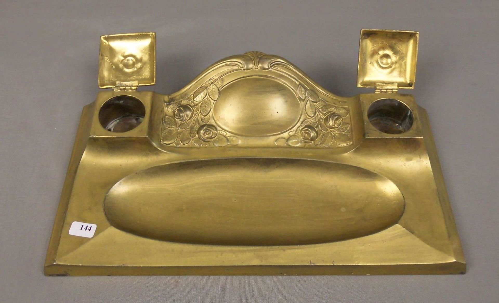 SCHREIBTISCHAUFSATZ / TINTENFASS / inkstand, Messing, Jugendstil, um 1900. Ovale Ablagemulde für - Image 2 of 3