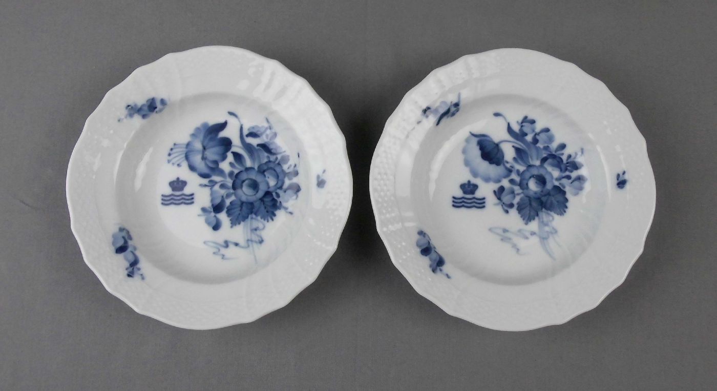PAAR TELLER / SCHÄLCHEN / plates, Porzellan, Manufaktur Royal Copenhagen, Marken seit 1923 und