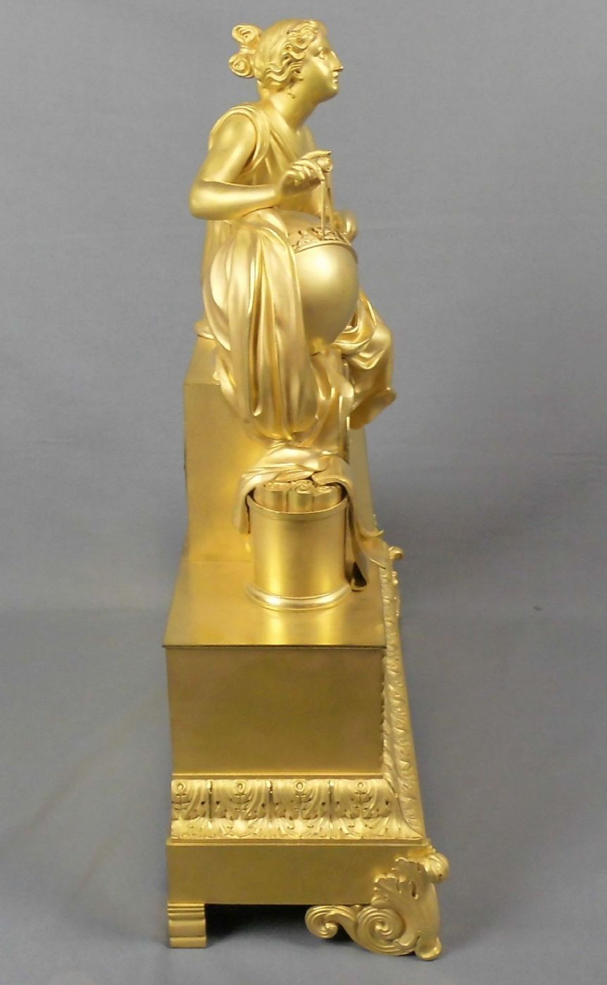 FIGÜRLICHE PRUNK - PENDULE "ALLEGORIE DER ASTRONOMIE" / fire place clock, Empire, Paris um 1820; das - Image 6 of 7