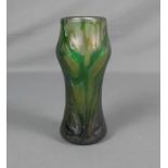 VASE / vase, dickwandiges hellgrünes Glas mit grünen Aufschmelzungen, reliefierte und lüstrierte