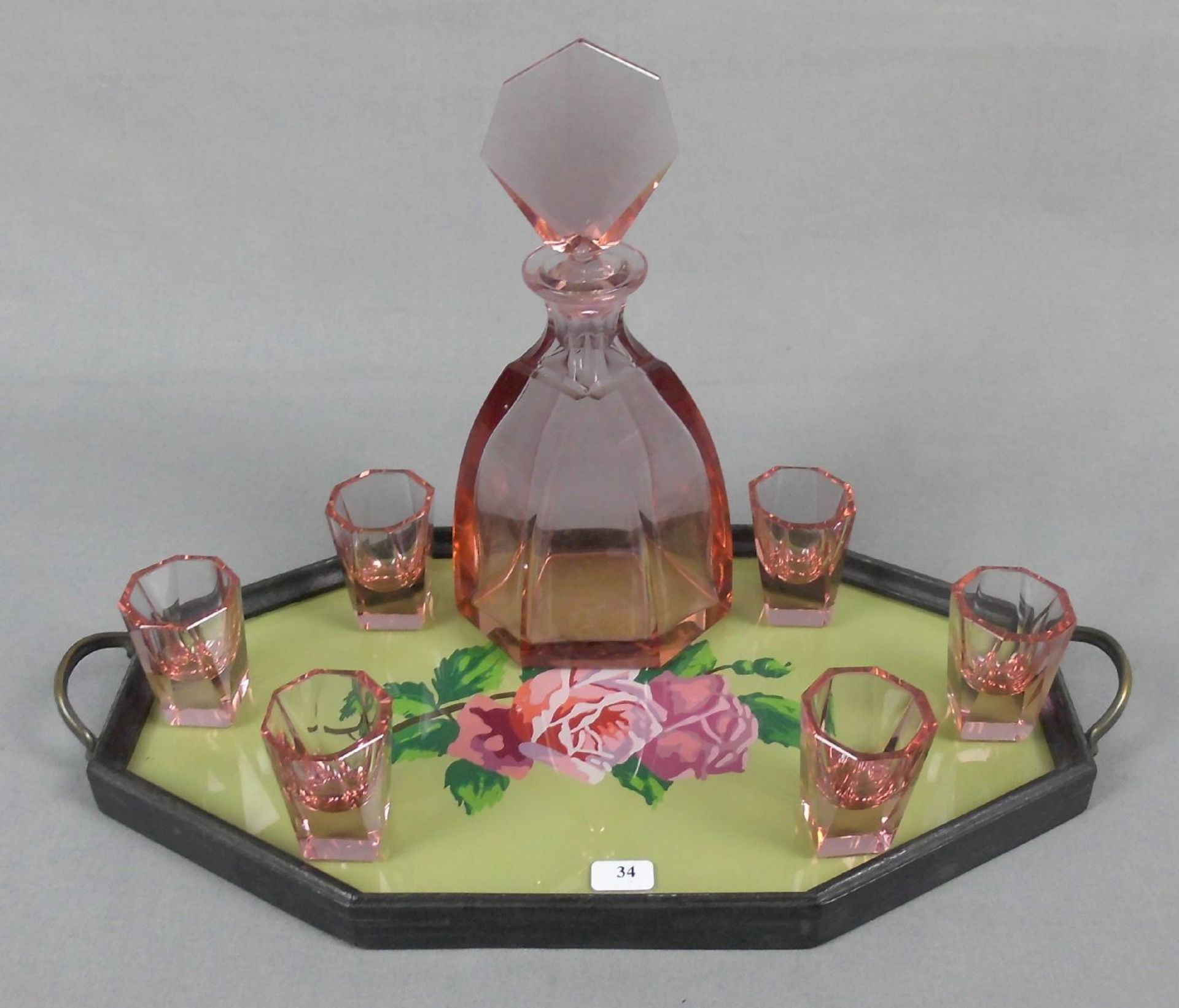 LIKÖRSET und TABLETT, Art déco, um 1920. Karaffe und 6 Gläser aus Rosalin-Glas, gearbeitet in
