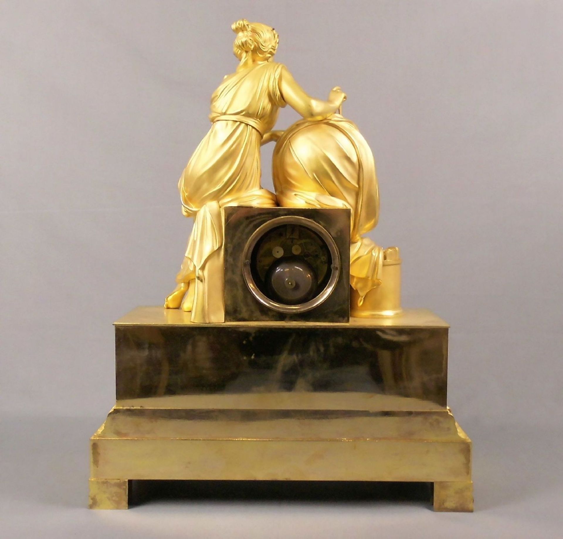 FIGÜRLICHE PRUNK - PENDULE "ALLEGORIE DER ASTRONOMIE" / fire place clock, Empire, Paris um 1820; das - Image 4 of 7