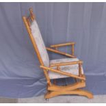 SCHAUKELSTUHL / rocking chair, Buche, gedrechselt, Mitte 20. Jh.; Schaukelmechanismus mit Feder,