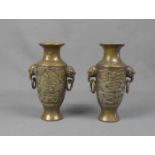 PAAR VASEN / pair of vases, Bronze, hellbraun bis goldfarben patiniert, China, unter dem Stand
