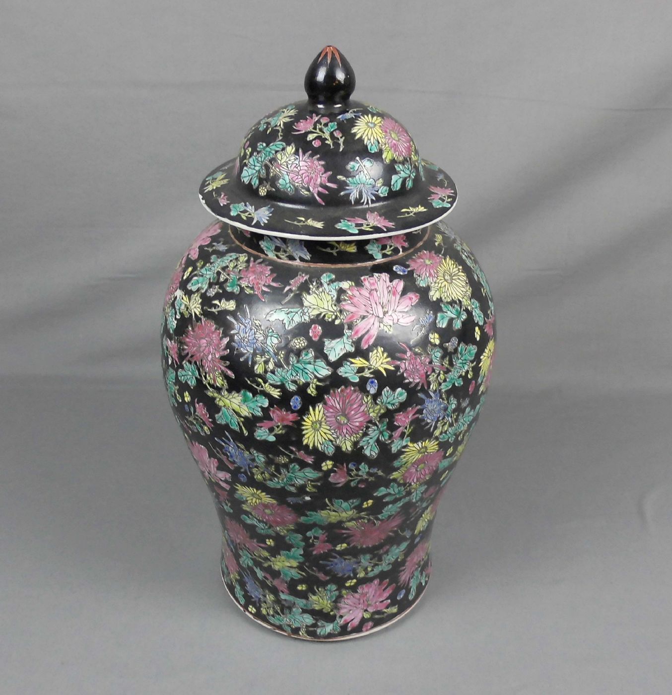VASE / DECKELVASE / vase, Porzellan, China (ungemarkt), 2. Hälfte 20. Jh.; Balusterform mit - Image 2 of 3