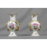 PAAR VASEN / pair of vases, Porzellan, Manufaktur Meissen, unterglasurblaue Knaufschwertermarke,