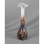 VASE / vase, weiß unterfangenes Glas mit wolkig eingekämmten orangefarbenen und schwarzen