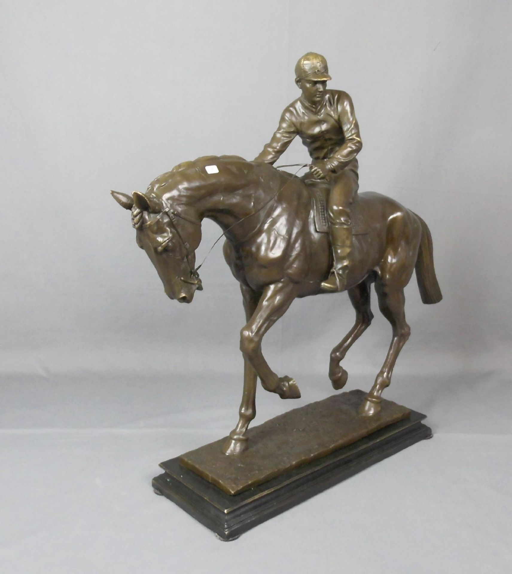 ANONYMUS (Bildhauer des 20.), Skulptur / sculpture: "Jockey auf einem jungen Hengst", Bronze, - Image 2 of 4