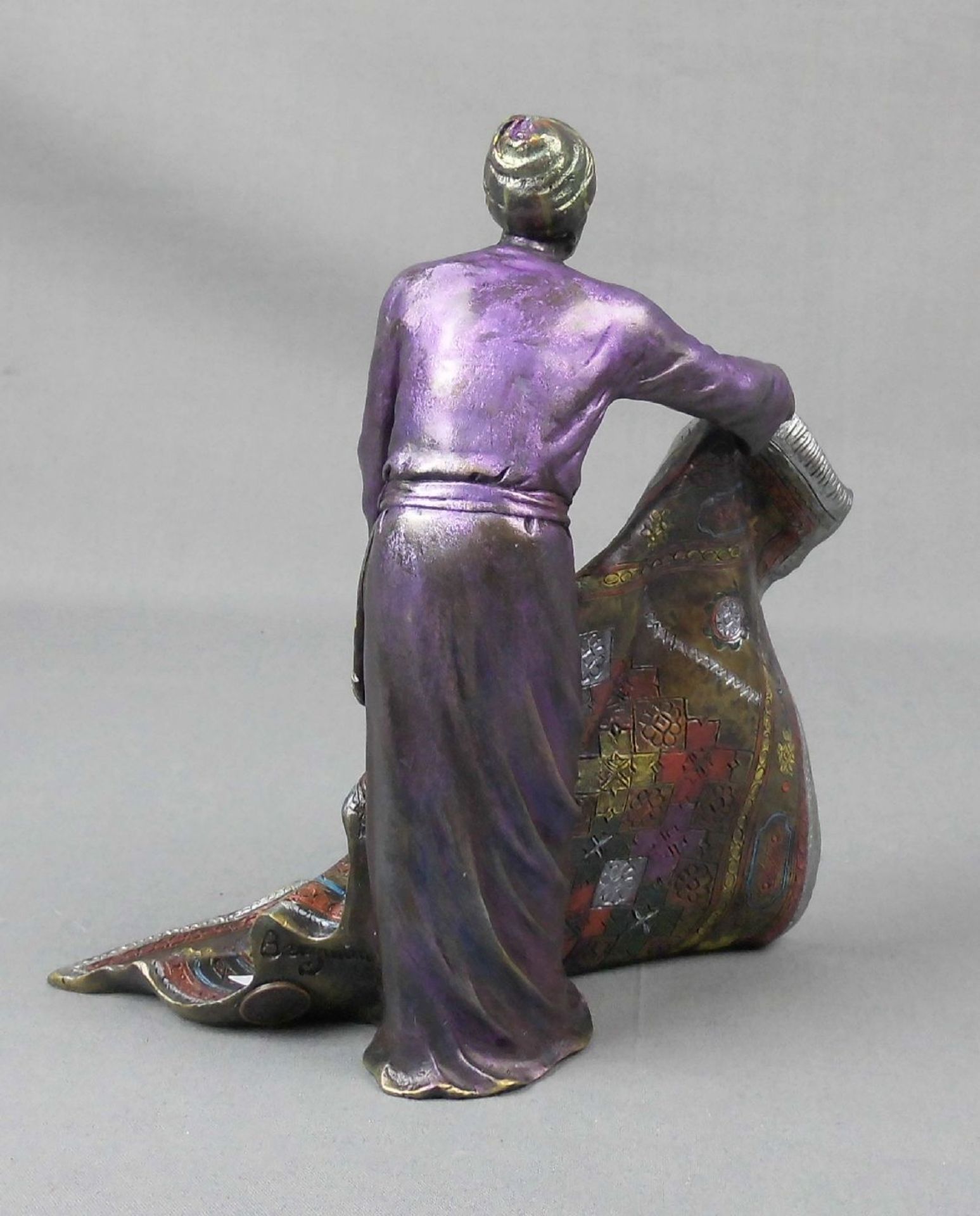 BERGMAN, FRANZ (1898-1963), Skulptur / sculpture: "Arabischer Teppichhändler", revers vertieft - Image 2 of 4