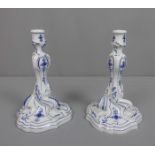 PAAR LEUCHTER / TISCHELEUCHTER / candle stands, Porzellan, Manufaktur Meissen, unterglasurblaue