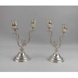 PAAR KERZENLEUCHTER / pair of candlesticks, 900er Silber (379 g). Zweiflammig, auf profiliertem