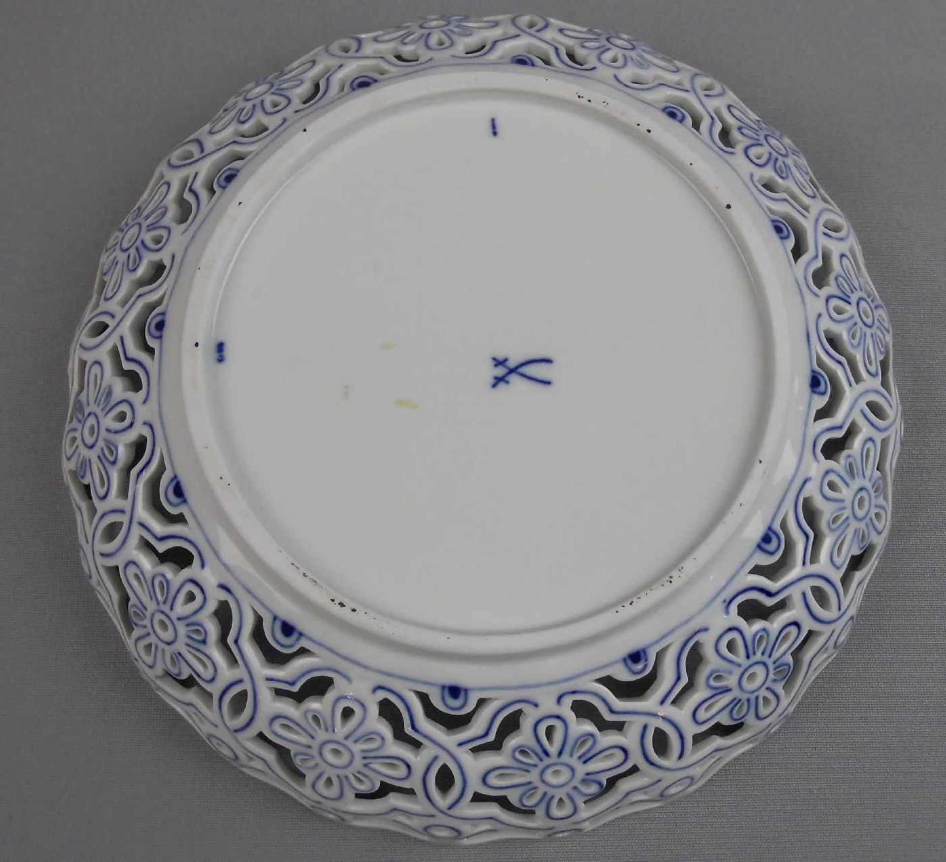 SCHALE / KORBSCHALE / bowl, Porzellan, Manufaktur Meissen, unterglasurblaue Schwertermarke, Marke - Image 4 of 5