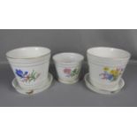 3 CACHEPOTS / BLUMENÜBERTÖPFE mit Untersetzern, Porzellan, Manufaktur Meissen, unterglasurblaue