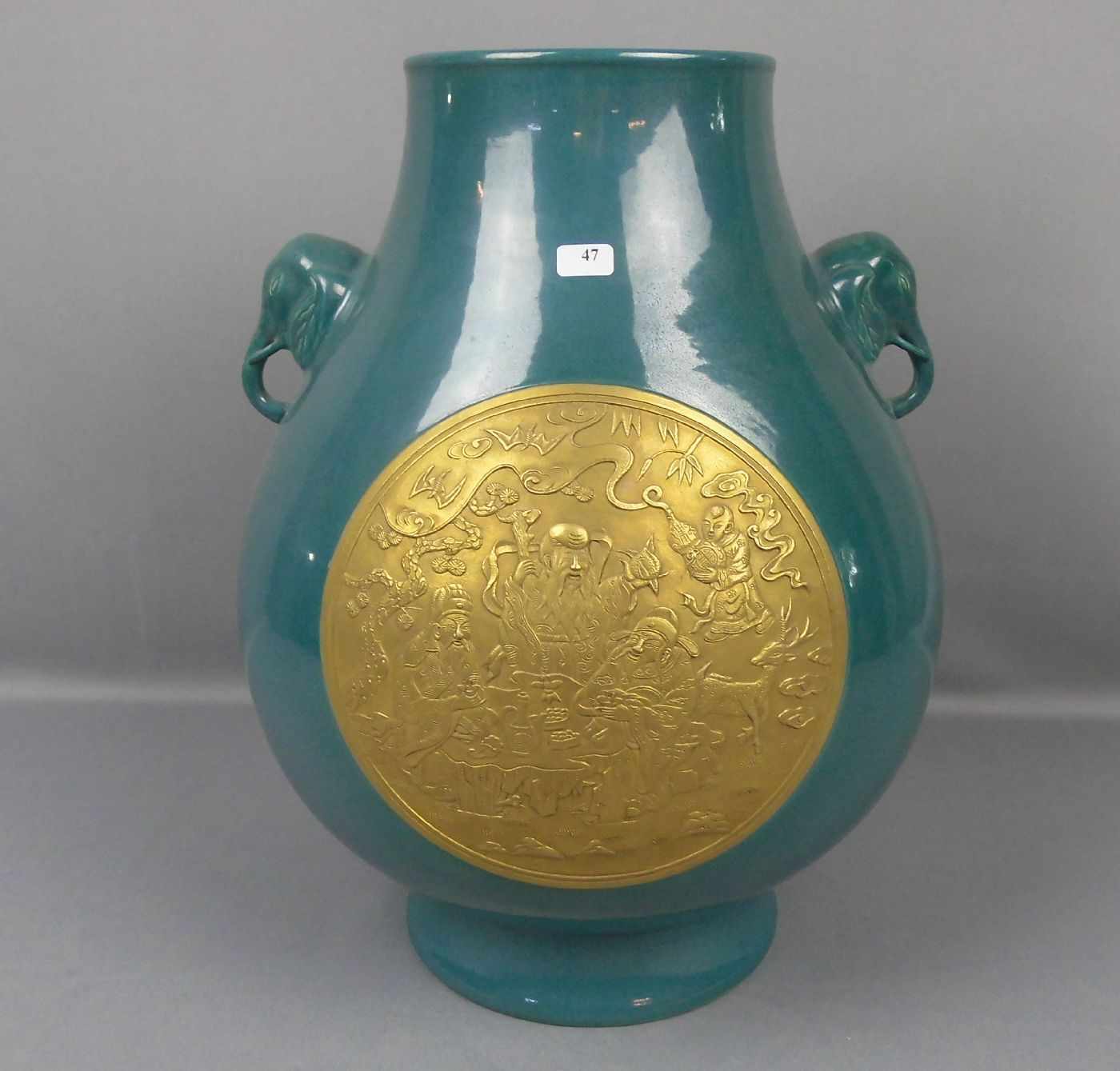 VASE, China, Porzellan, 19./20. Jh.; unter dem Stand gemarkt "Da Qing Qianlang Nian Zhi" / Qing