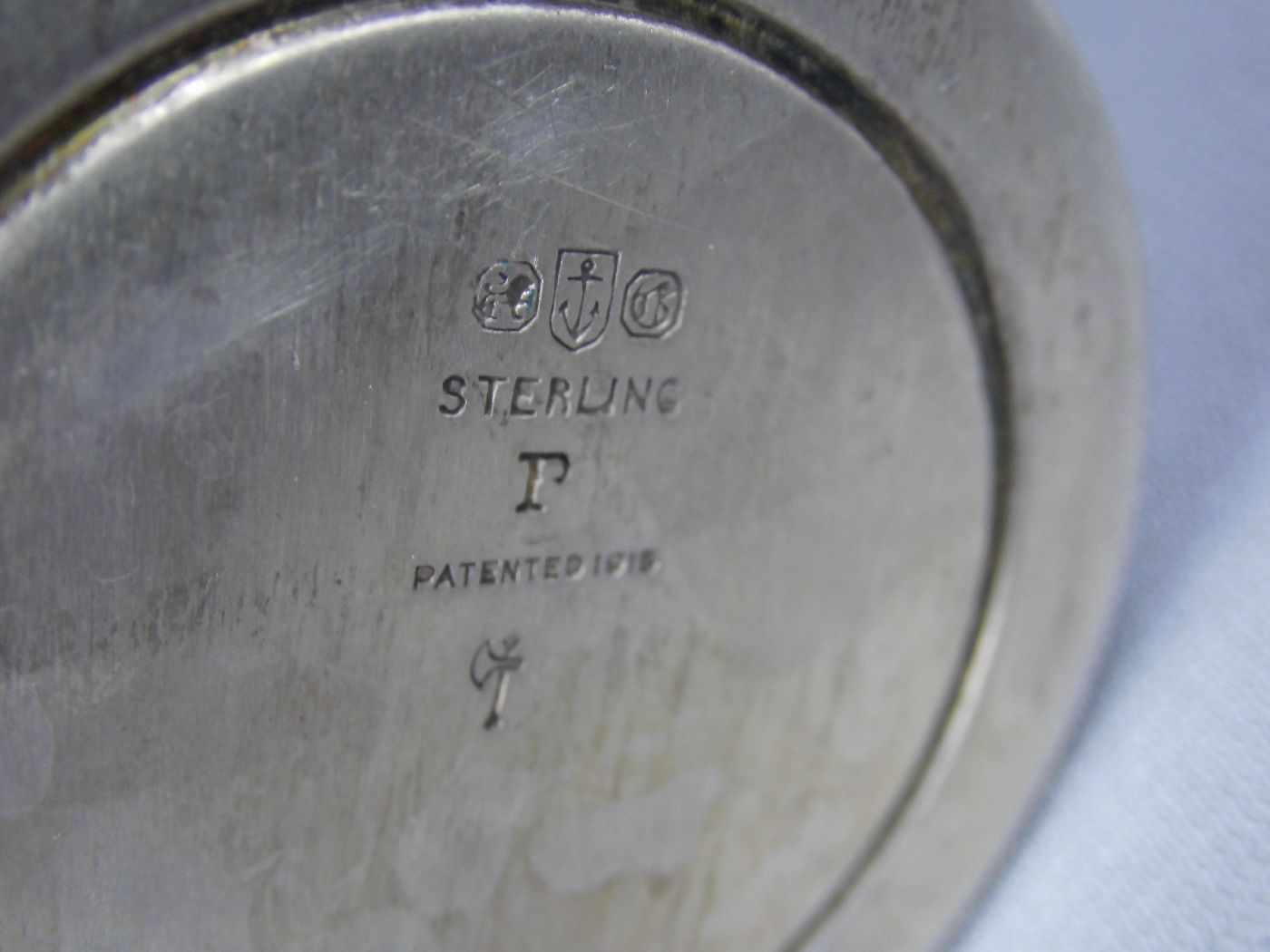 TEEKANNE AUF RECHAUD / teakettle on stand, Sterlingsilber (1240 g), Providence / USA, Firma " - Image 5 of 5