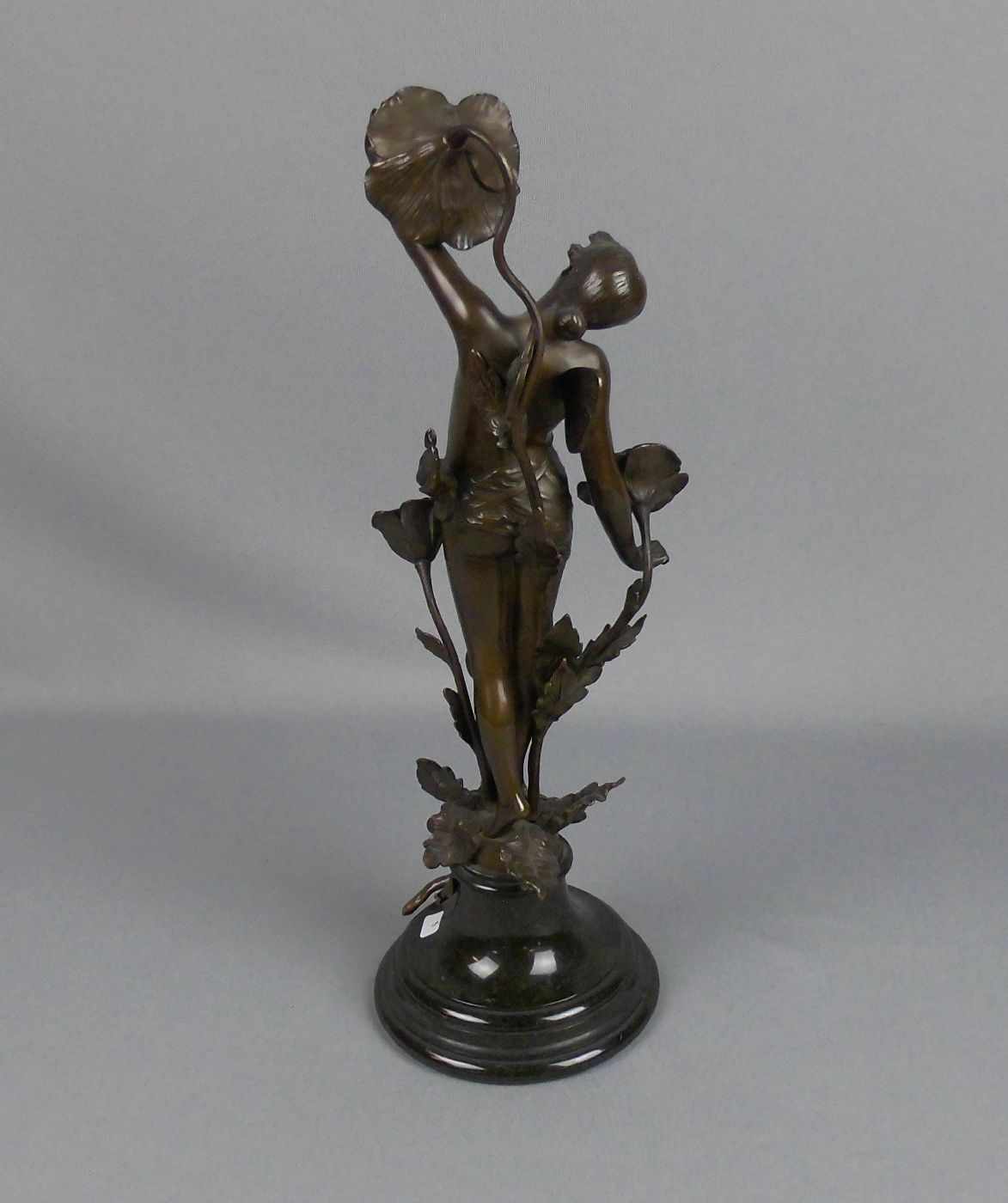 ROSSE, FRANZ (Berlin 1858-1900 ebd.), Skulptur / sculpture: "Elfe mit Mohnblüten", Bronze auf - Bild 3 aus 6