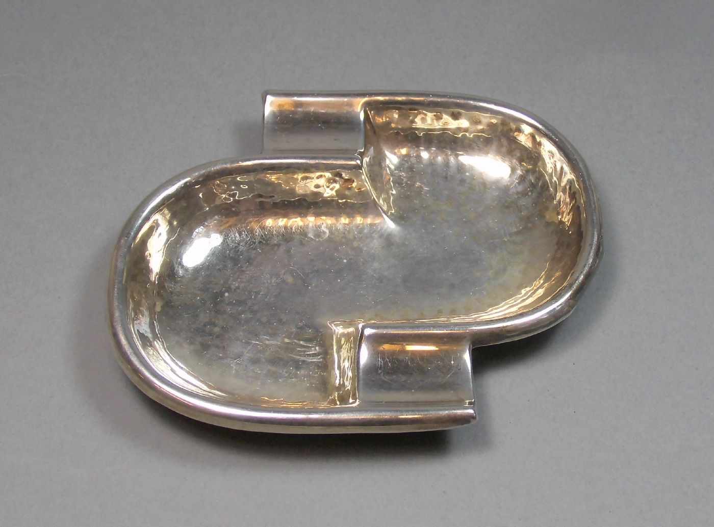 SILBERNER ART DÉCO - ASCHER / ash tray, 800er Silber (34 g), deutsch, gepunzt mit Halbmond und