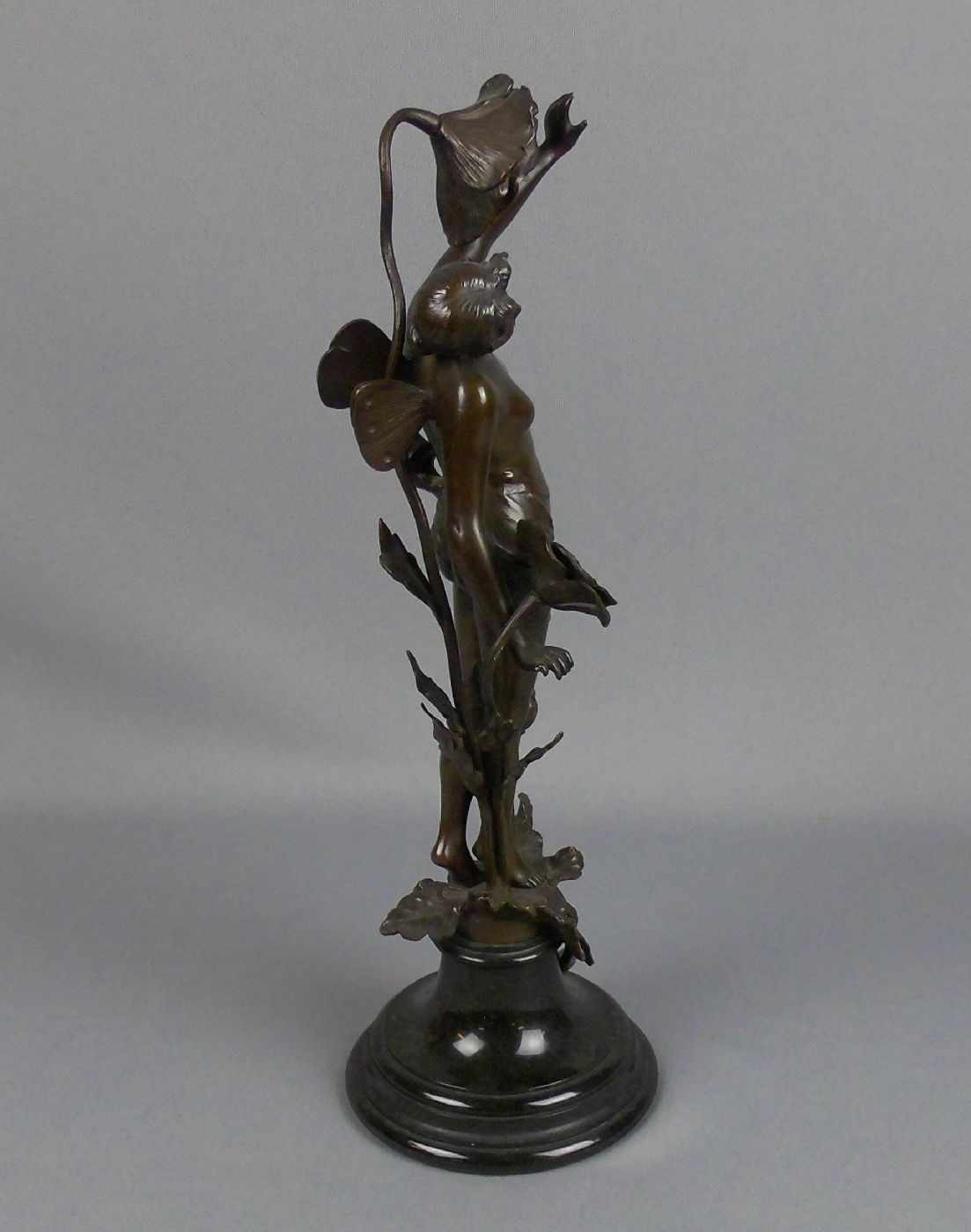 ROSSE, FRANZ (Berlin 1858-1900 ebd.), Skulptur / sculpture: "Elfe mit Mohnblüten", Bronze auf - Bild 4 aus 6
