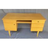 SCHREIBTISCH / desk, Palisander 1950er / 1960er Jahre. Zargenkasten auf konischen Vierkantbeinen,