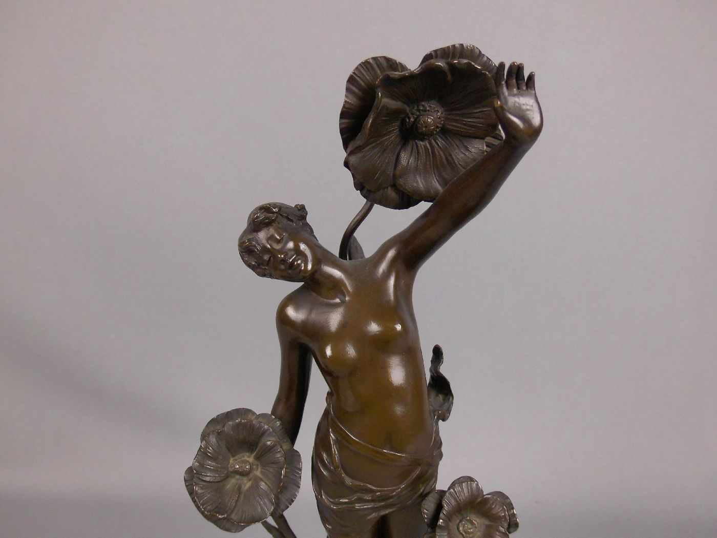 ROSSE, FRANZ (Berlin 1858-1900 ebd.), Skulptur / sculpture: "Elfe mit Mohnblüten", Bronze auf - Bild 5 aus 6