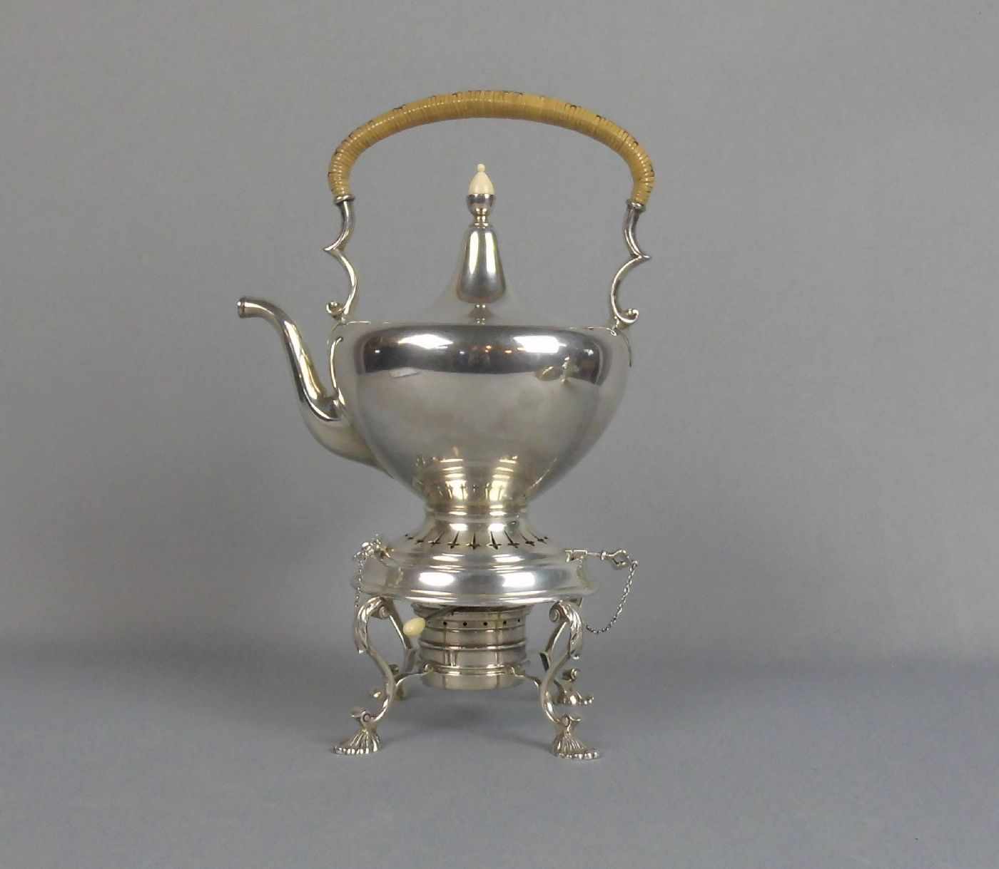 TEEKANNE AUF RECHAUD / teakettle on stand, Sterlingsilber (1240 g), Providence / USA, Firma "