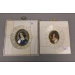 PAAR MINIATUREN IM BEINRAHMEN / pair of miniatures, Temperamalerei mit Damenporträts, u. a. "Lola