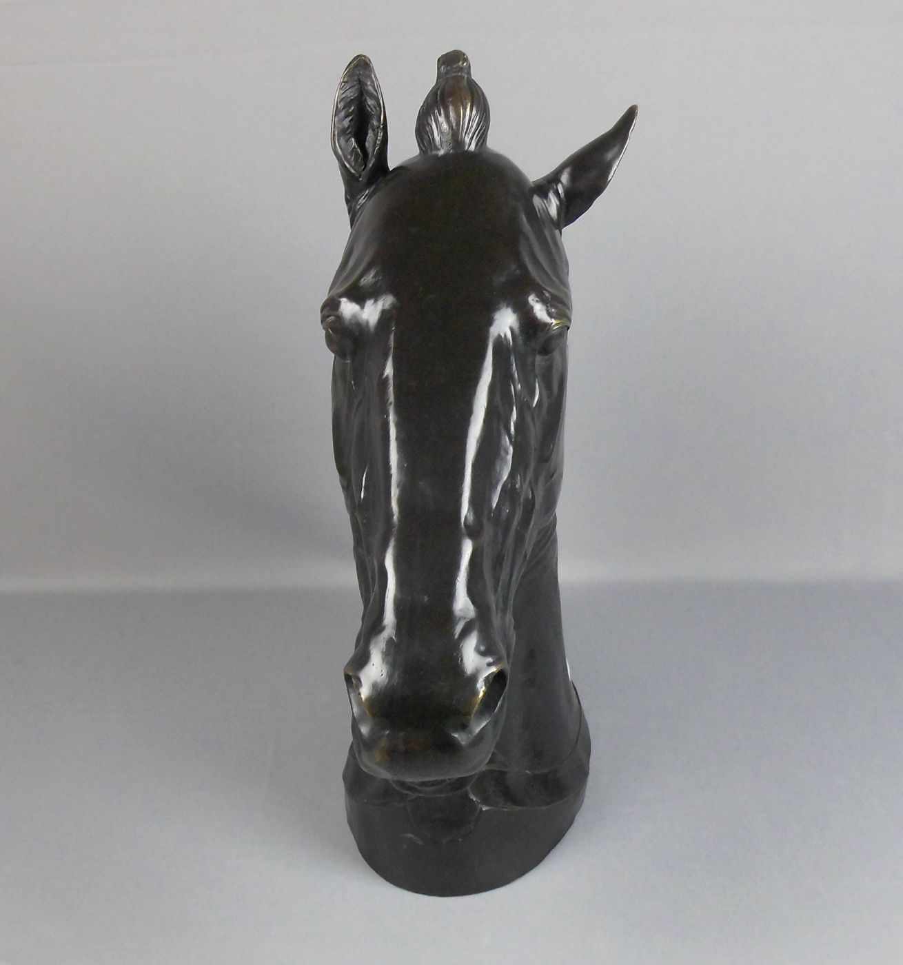 ANONYMUS (20. Jh.), Skulptur / sculpture: "Pferdekopf", Bronze, dunkelbraun patiniert und - Bild 2 aus 4