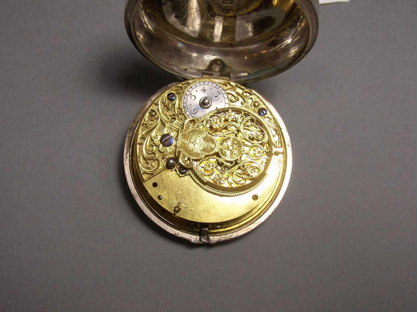 SPINDELTASCHENUHR / pocketwatch, im Silbergehäuse, London 1864, mit identischem Übergehäuse, Meister - Bild 5 aus 8