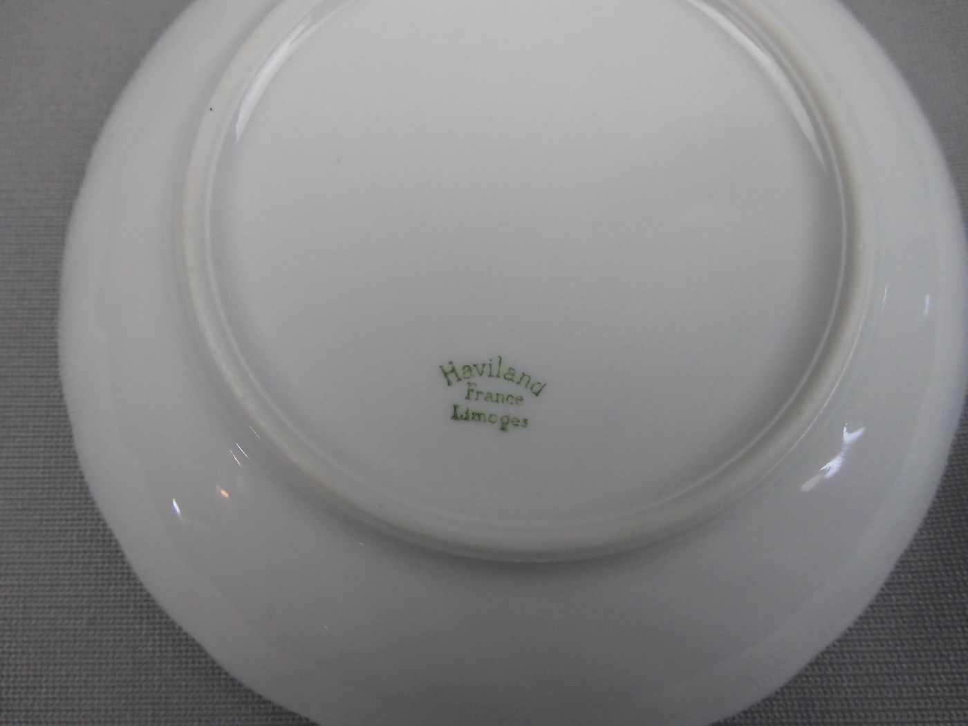 KONVOLUT TELLER / plates, Porzellan, Manufaktur Haviland, Limoges / France, unterglasur grün und - Bild 3 aus 3