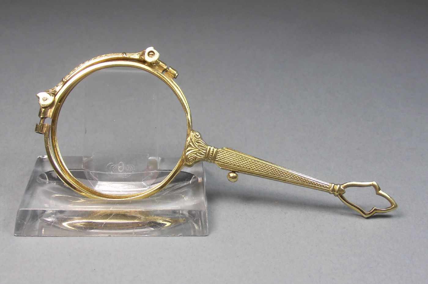 LORGNETTE / SPRINGLORGNETTE, um 1900, Gold (585er/ 14 K, 15,80 g). Balusterförmiger Schaft mit - Bild 3 aus 4