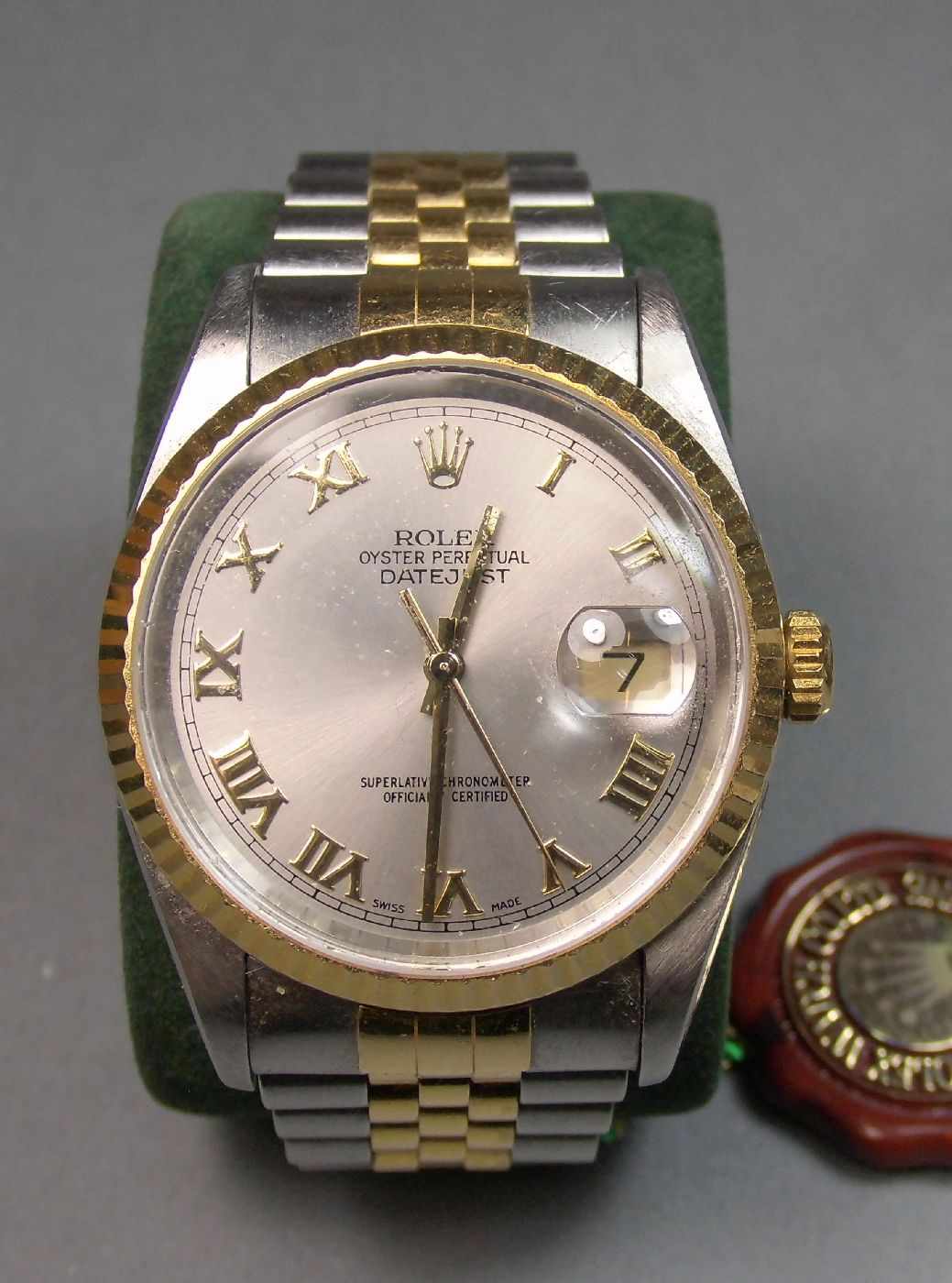 ROLEX OYSTER PERPETUAL DATEJUST - HERRENARMBANDUHR / wristwatch, Uhr und Band Stahl und 18 kt.