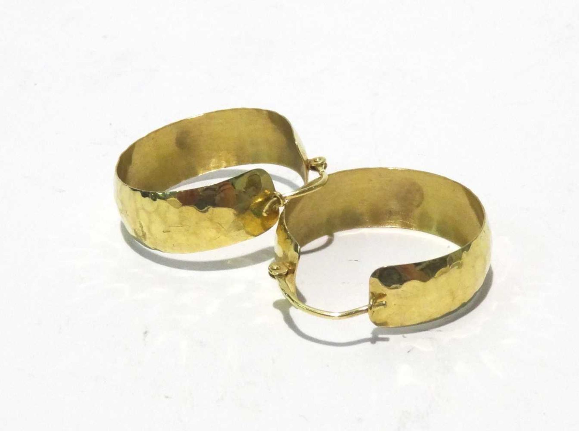 333 Gold Ohrringe Creolen ca. 8mm breit gehämmert, bei einem Durchmesser von ca. 22mm, Gewicht - Bild 2 aus 2