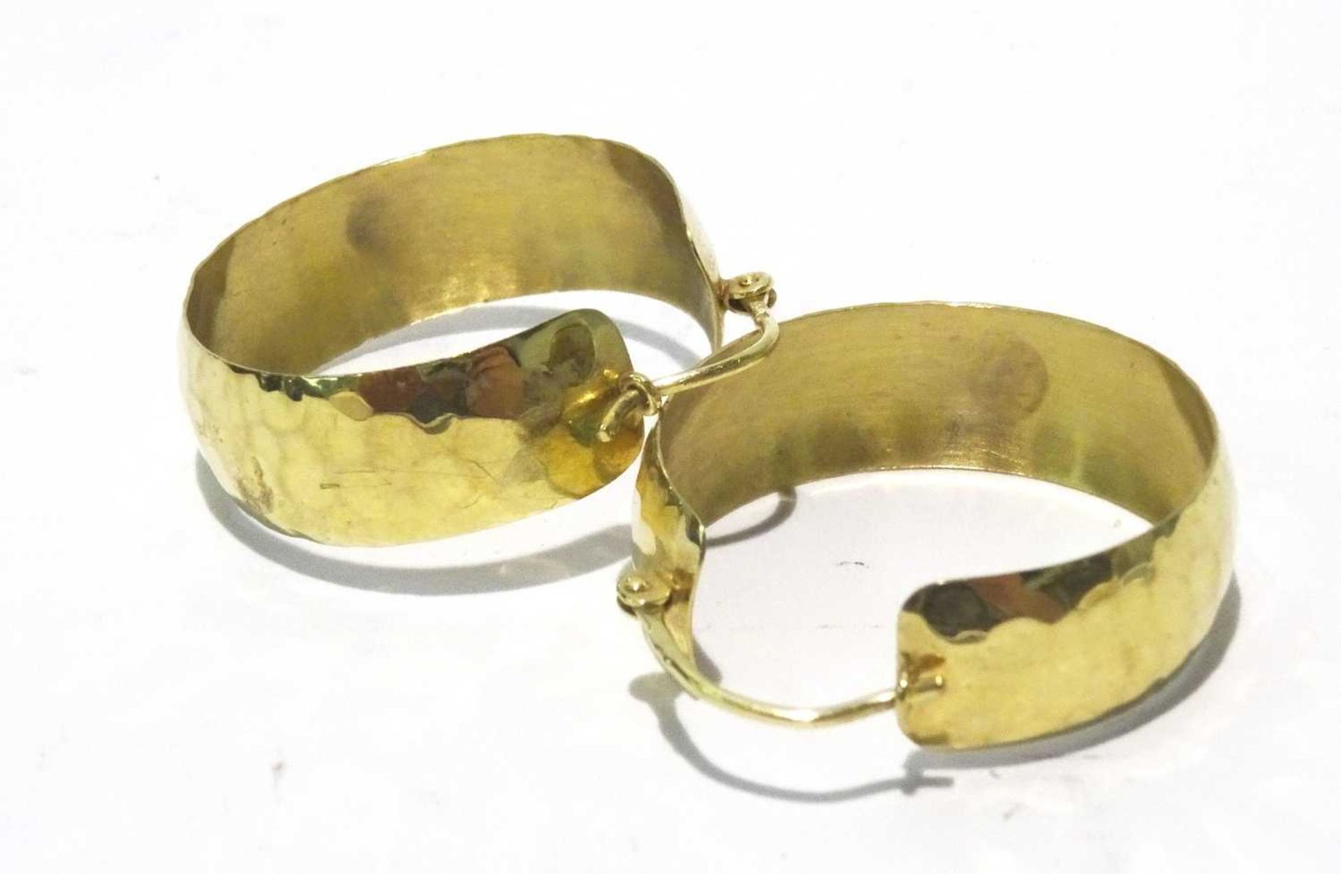 333 Gold Ohrringe Creolen ca. 8mm breit gehämmert, bei einem Durchmesser von ca. 22mm, Gewicht