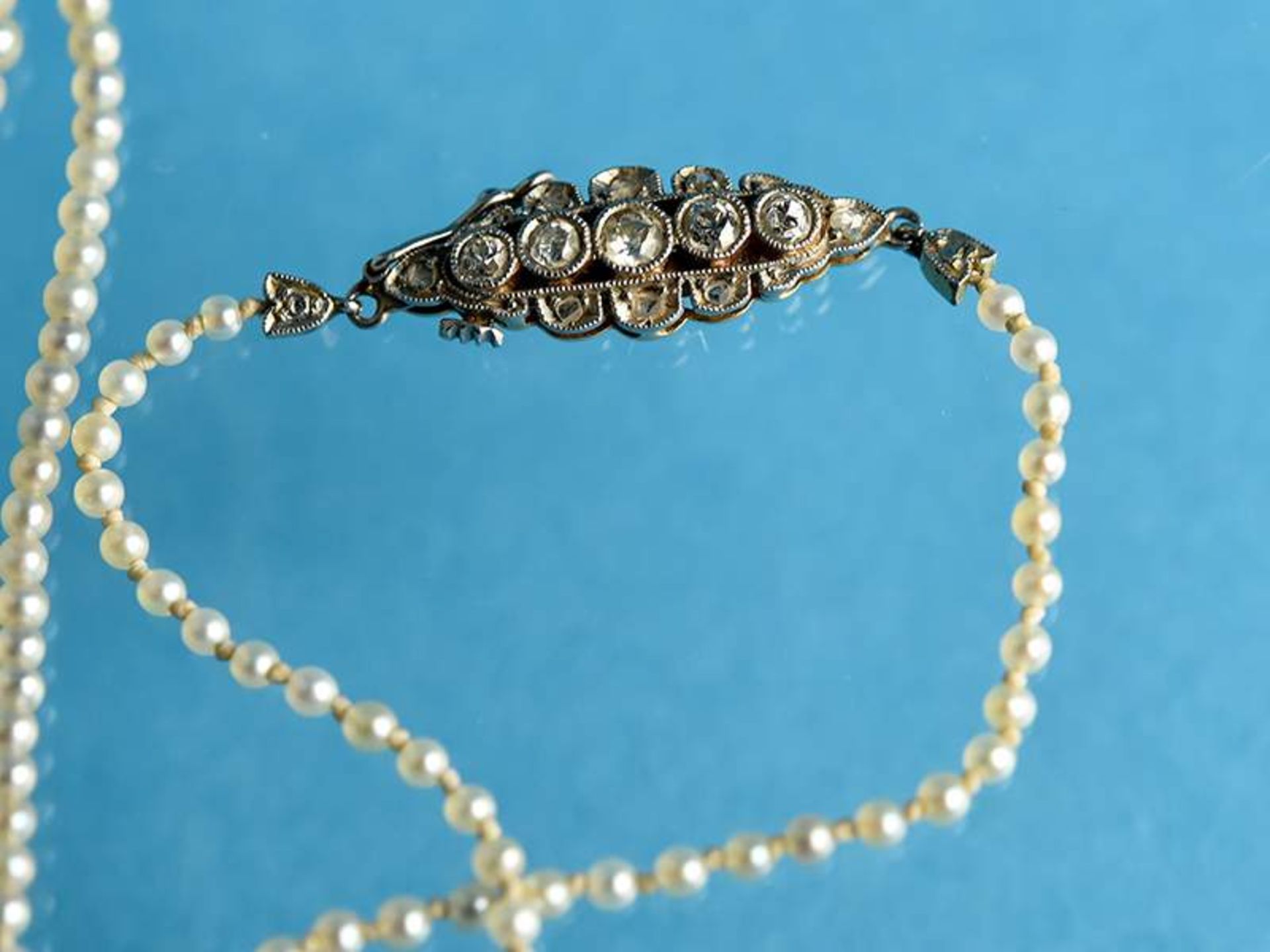 Orientperlenkette mit Diamantschloß, Art Deco Orientperlen mit seitlichem Verlauf. Silbergrauer - Image 2 of 10