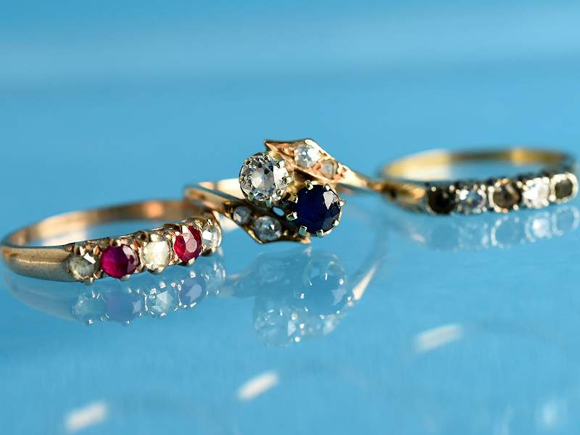 3 verschiedene Ring mit Diamanten, Saphiren und anderen Farbsteinen, Anfang 20. Jh. 1.) 585/- - Bild 2 aus 4