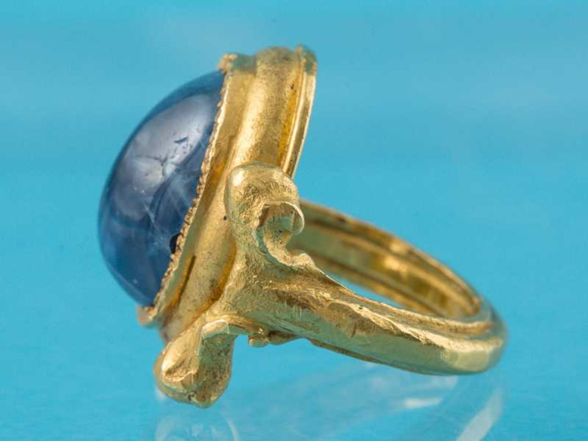 Massiver Ring mit natürlichem Saphir - Cabochon von 30 ct, Goldschmiedearbeit von Wolfgang - Image 3 of 5