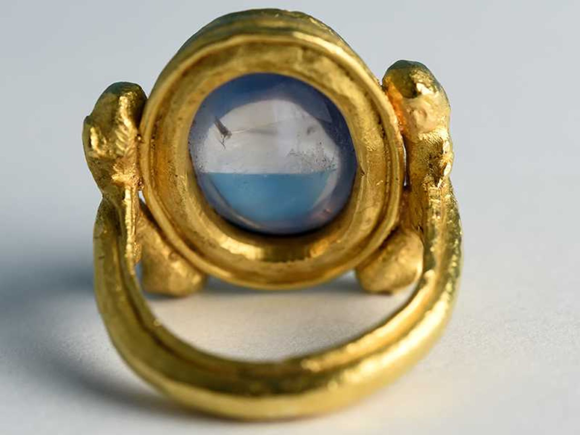 Massiver Ring mit natürlichem Saphir - Cabochon von 30 ct, Goldschmiedearbeit von Wolfgang - Image 5 of 5