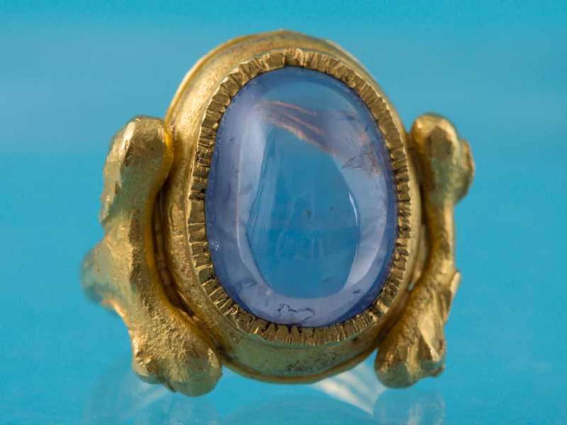 Massiver Ring mit natürlichem Saphir - Cabochon von 30 ct, Goldschmiedearbeit von Wolfgang - Image 2 of 5