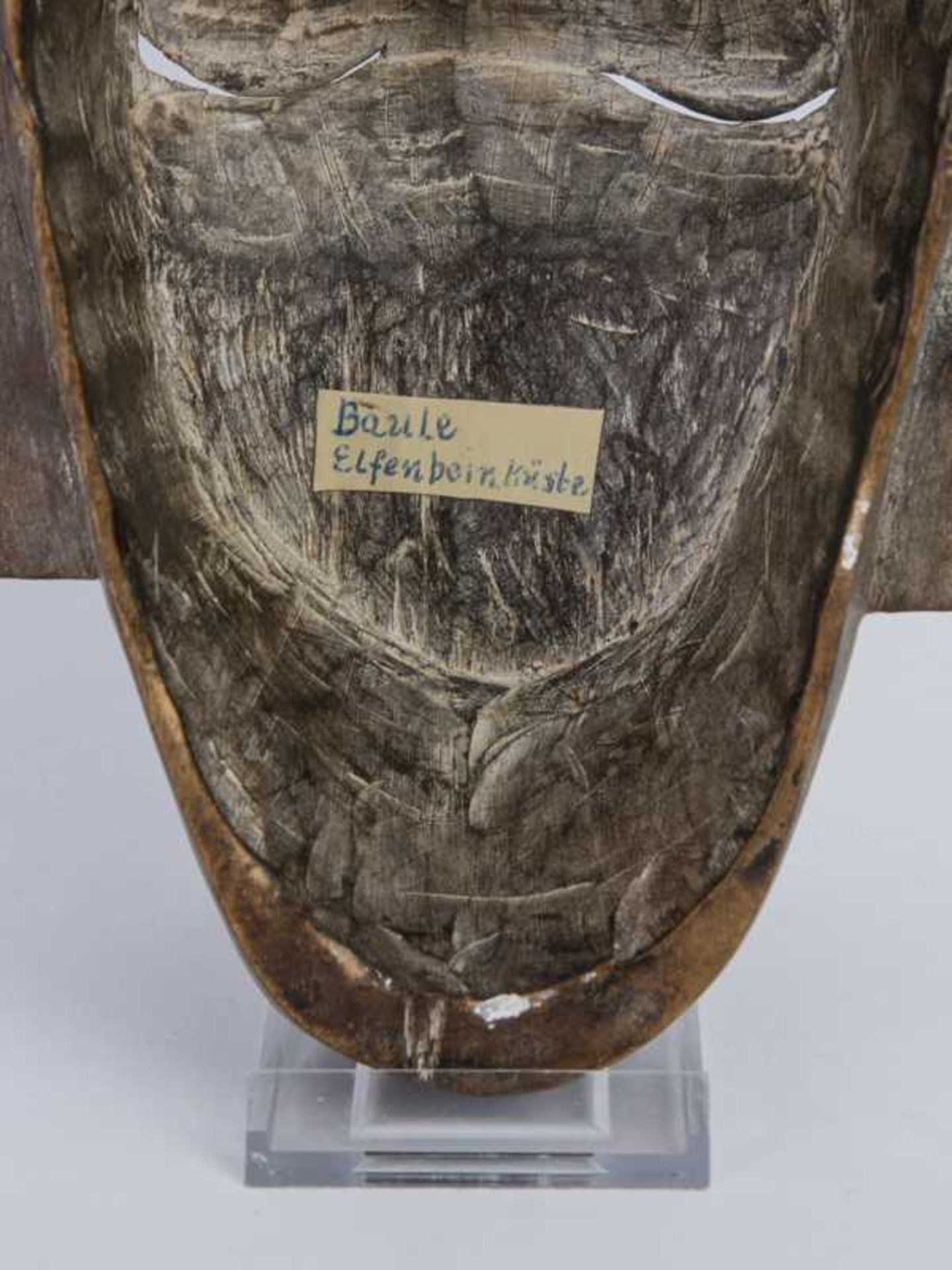 Baule-Maske, Elfenbeinküste, 1. Hälfte 20. Jh. Helles Holz, weiß konturiert. Geschnitzte Porträt- - Image 4 of 5