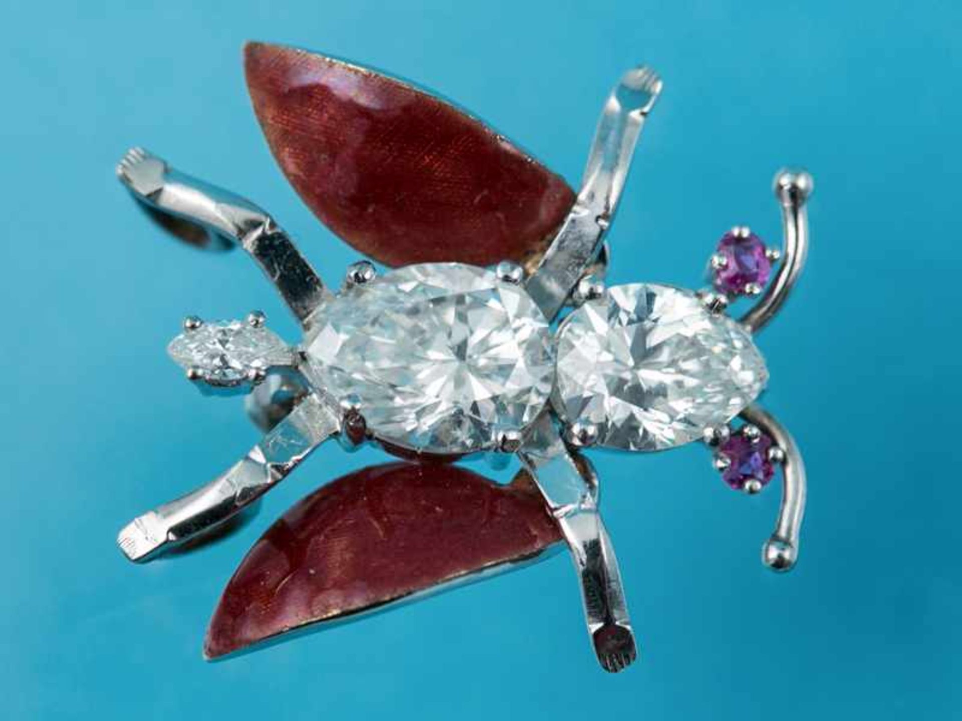 Prunkvolle Insektenbrosche mit Diamanten, zusammen ca. 3,03 ct, zwei kleinen Rubinen und Emaille, - Image 4 of 6