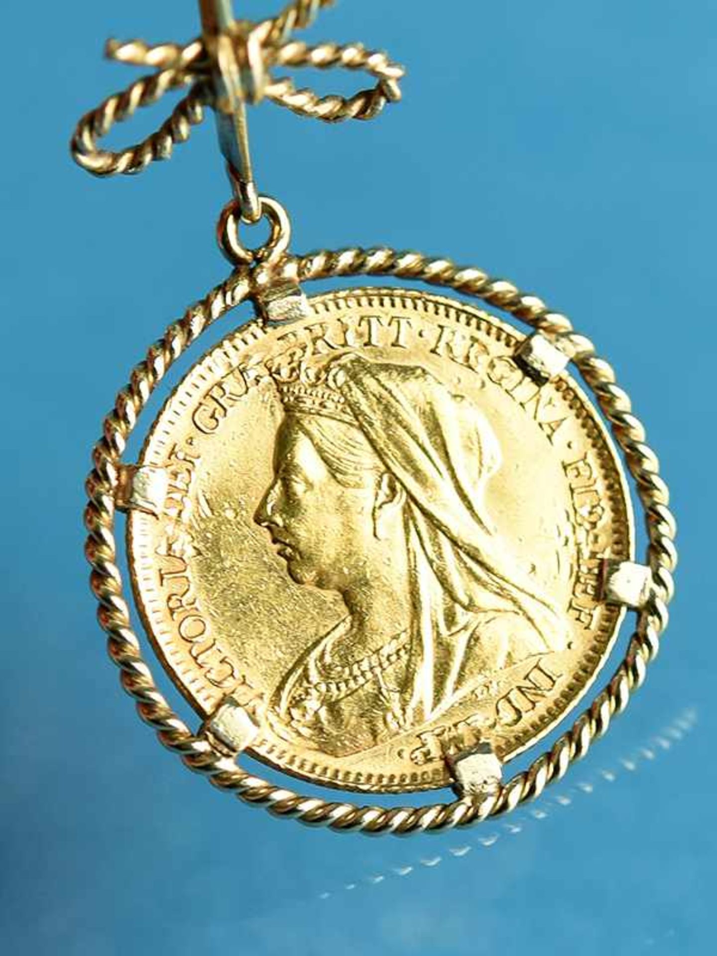Paar Ohrgehänge mit 4 verschiedenen Gold-Münzen, 20. Jh. Goldmünzen und 585/- Gelbgold-Montierung. - Image 4 of 9